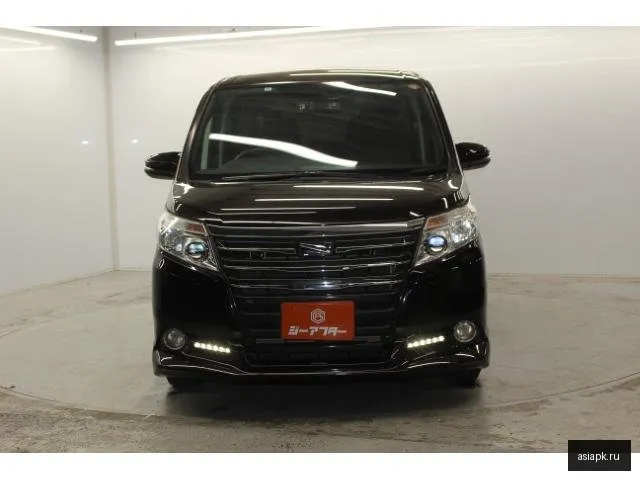 Toyota Noah 4