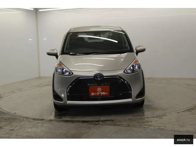 Toyota Sienta 4