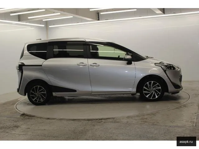 Toyota Sienta 6