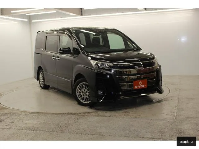 Toyota Voxy 3