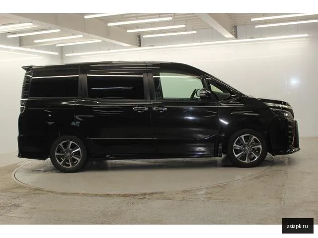 Toyota Voxy 6