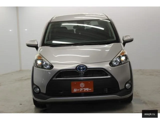 Toyota Sienta 4