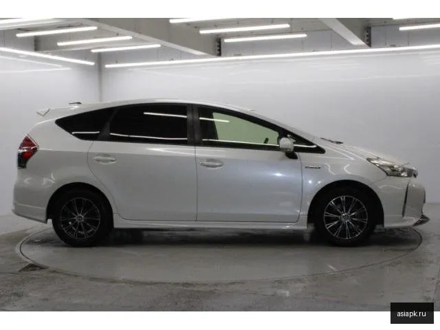 Toyota Prius Alpha 5