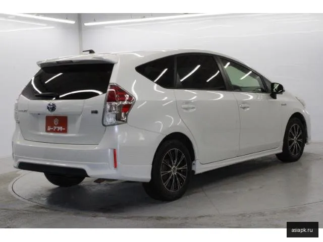 Toyota Prius Alpha 6