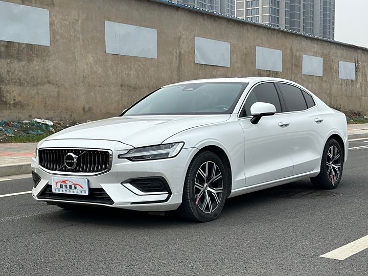 Volvo S60 2023 B4 Zhiyi Deluxe Edition