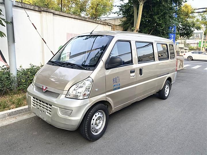 Wuling Rongguang 2019 model 1.5L extended basic model