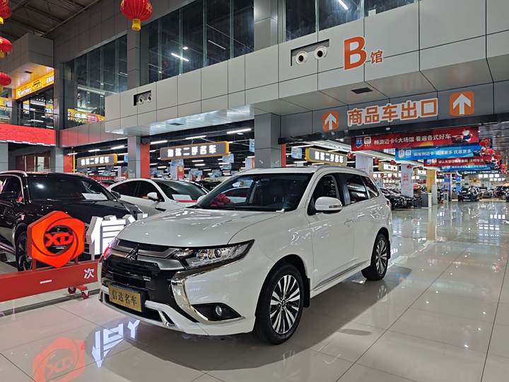 Outlander 2021 model, facelifted 2.0L, two-wheel drive, 7-seater
