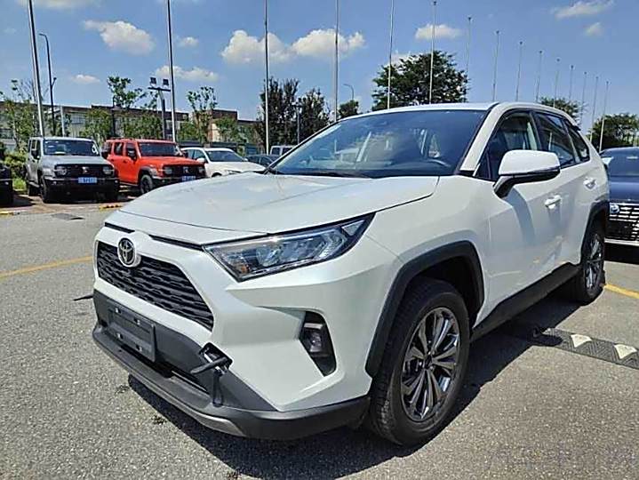 RAV4 Rongfang 2023 2.0L CVT two-wheel drive fashion version