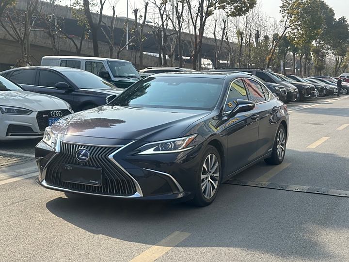 Lexus ES 2020 300h Excellent Edition Guo V