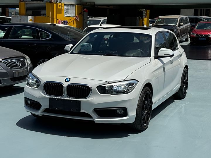 BMW 1 Series (imported) 2016 model 118i leading model