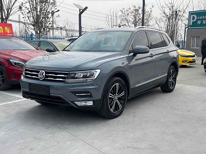 Tiguan L 2019 model, facelifted 330TSI automatic two-wheel drive panoramic comfort version, Guo VI