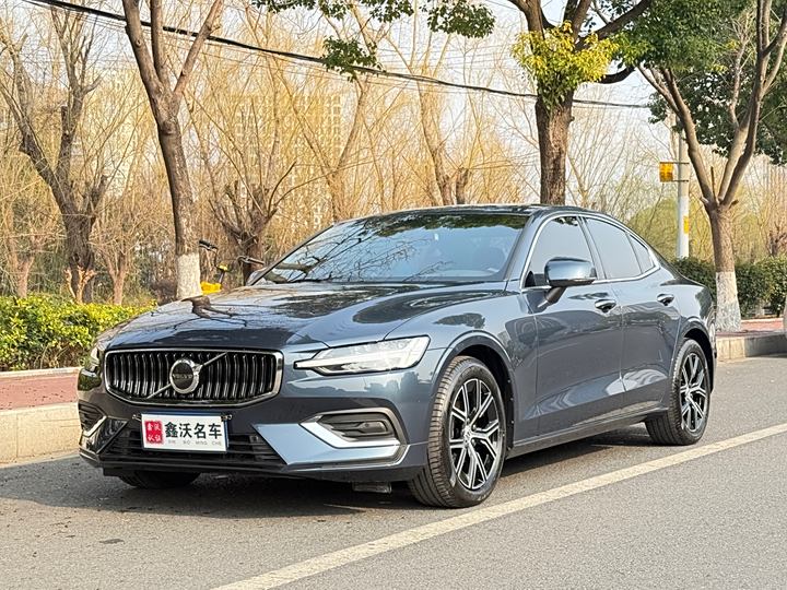 Volvo S60 2024 B4 Zhiyi Deluxe Edition