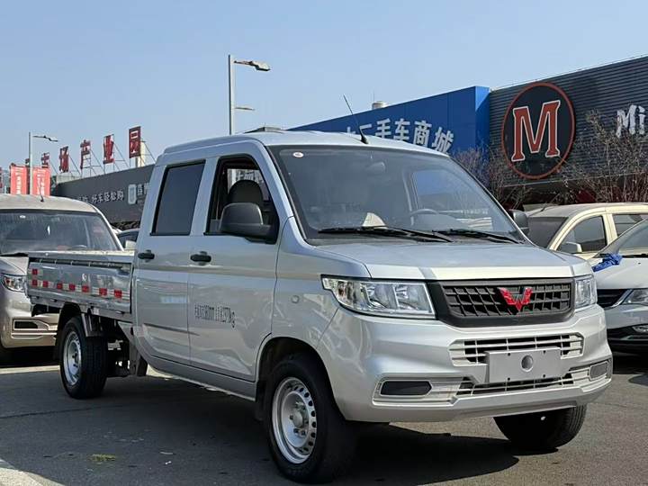 Wuling Rongguang new card 2022 1.8L comfortable single row 3.0T (tons) LJ479Q6