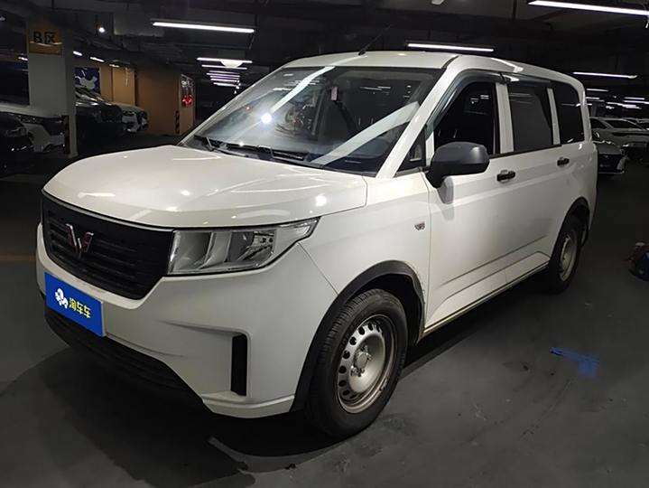 Wuling Hongguang PLUS 2020 model 1.5L manual standard 5 seats