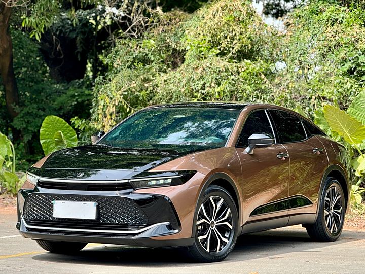 Crown SportCross 2023 2.5L SportCross HEV Two-wheel drive premium version