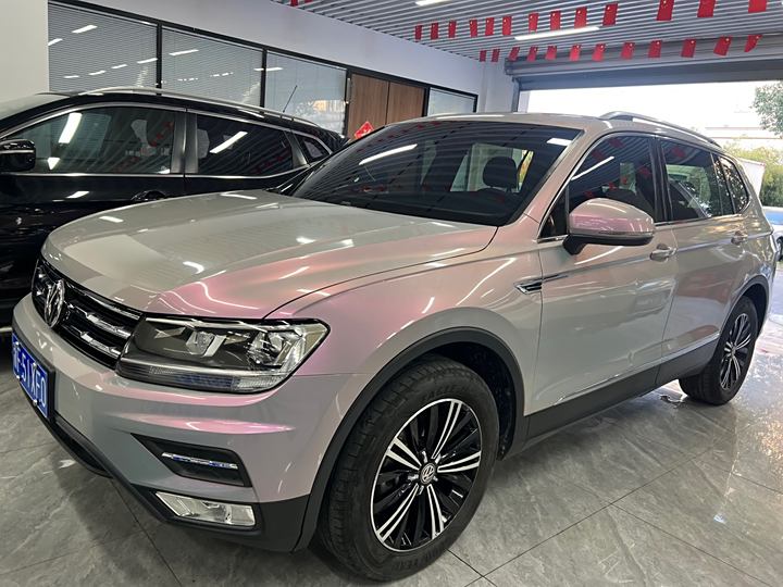 Tiguan L 2020 330TSI automatic two-wheel drive panoramic comfort version National VI