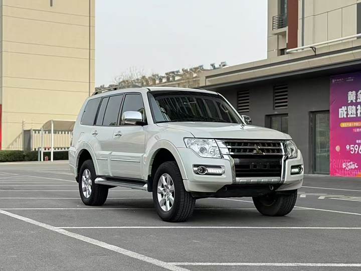 Pajero (imported) 2020 model 3.0L automatic standard version