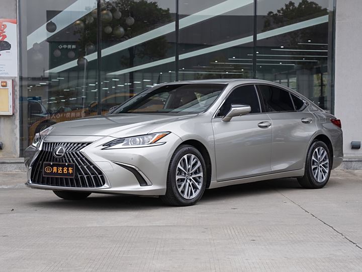 Lexus ES 2022 300h Excellent Edition