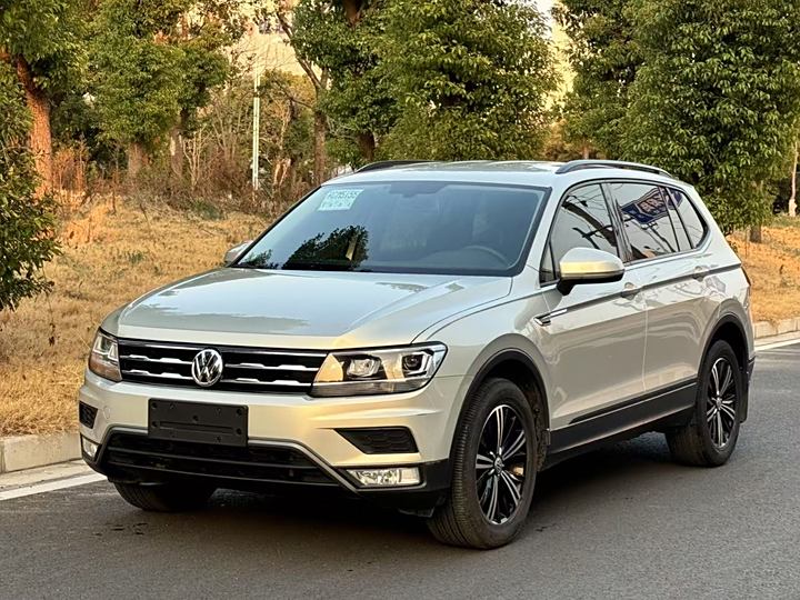 Tiguan L 2019 330TSI automatic two-wheel drive fashion version Guo VI