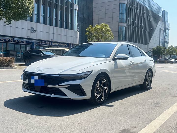 Elantra 2023 1.5L CVT LUX Premium Edition