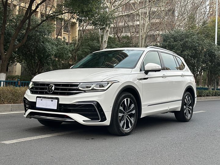 Tiguan L 2022 330TSI automatic two-wheel drive R-Line flagship version