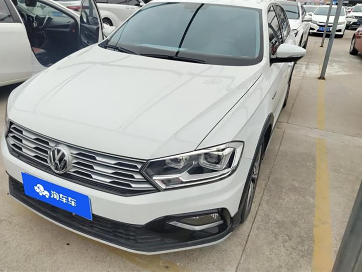 C-TREK 2020 1.5L automatic fashion model