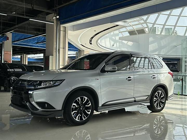 Outlander 2020 2.0L Two-wheel drive enjoyment version 5 seats