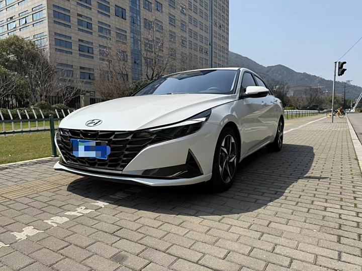 Elantra 2022 1.5L CVT LUX Premium Edition