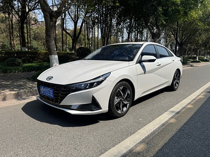 Elantra 2022 1.5L CVT LUX Premium Edition