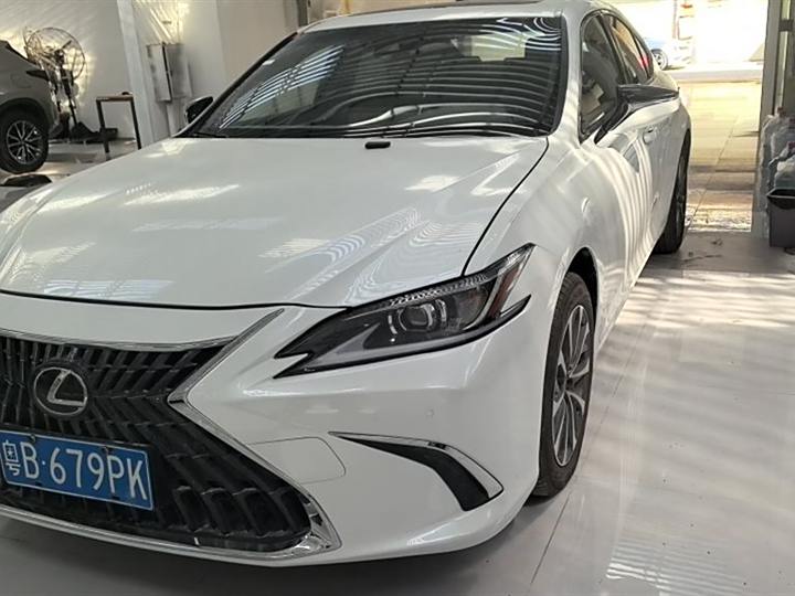 Lexus ES 2022 300h Excellent Edition