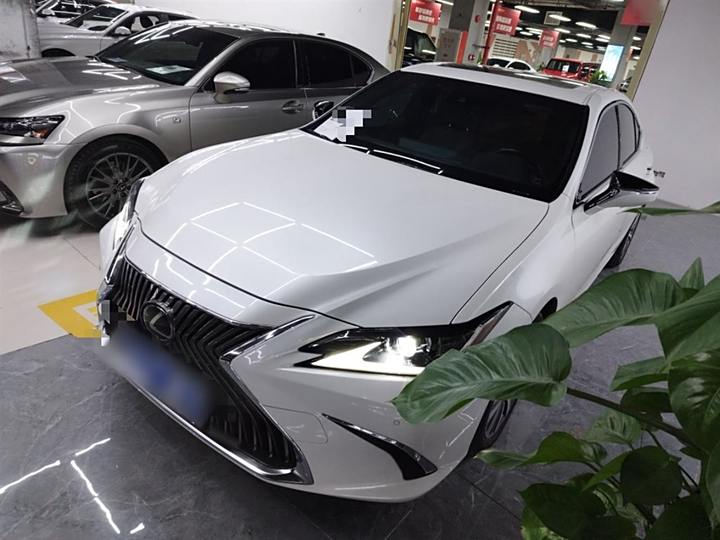Lexus ES 2020 260 Excellent Edition