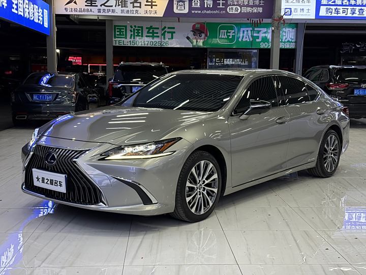 Lexus ES 2020 300h Exclusive Edition