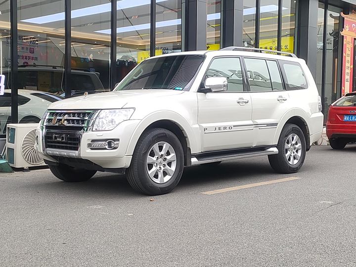 Pajero (imported) 2020 model 3.0L automatic standard version