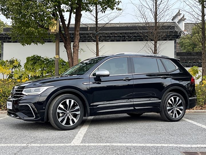 Tiguan L 2023 330TSI automatic two-wheel drive R-Line Victory Edition