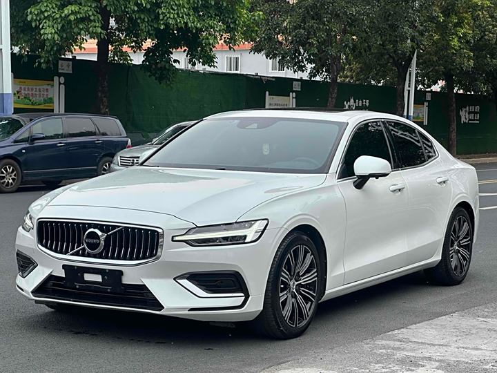 Volvo S60 2020 T4 Zhiyuan Deluxe Edition