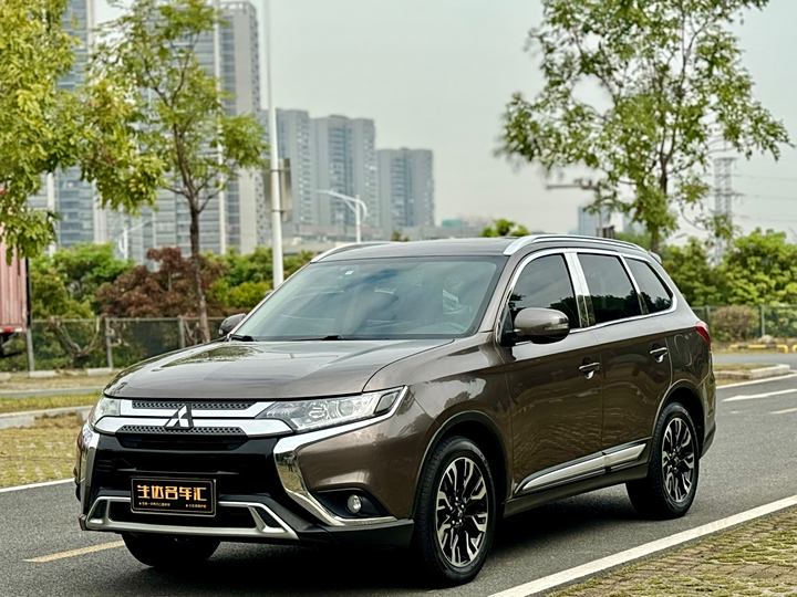 Outlander 2021 2.0L two-wheel drive smooth version 5 seats