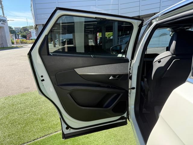 PEUGEOT 5008 GT BLUE HDI