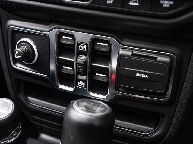 CHRYSLER JEEP JEEP WRANGLER UNLIMITED SAHARA