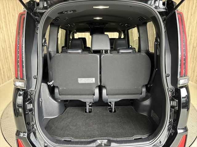 TOYOTA NOAH HYBRID SI WxB
