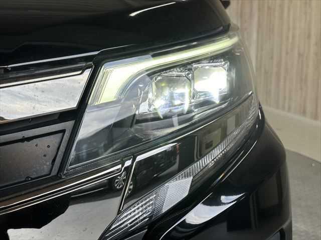 TOYOTA NOAH HYBRID SI WxB
