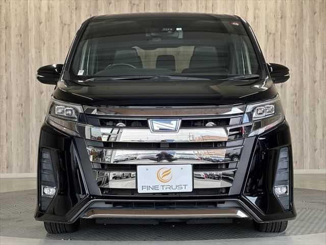 TOYOTA NOAH HYBRID SI WxB