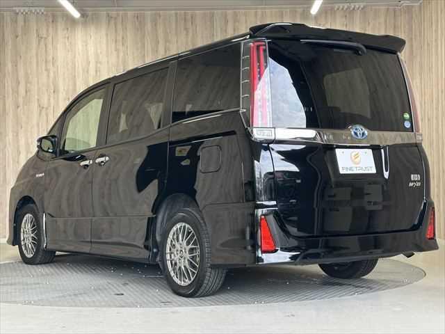 TOYOTA NOAH HYBRID SI WxB