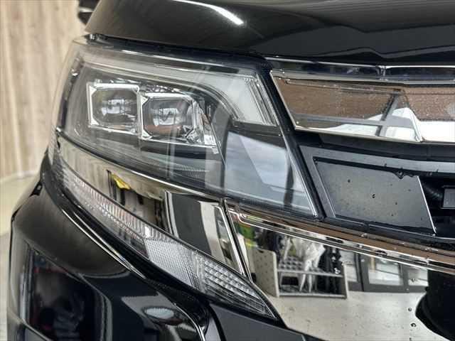 TOYOTA NOAH HYBRID SI WxB