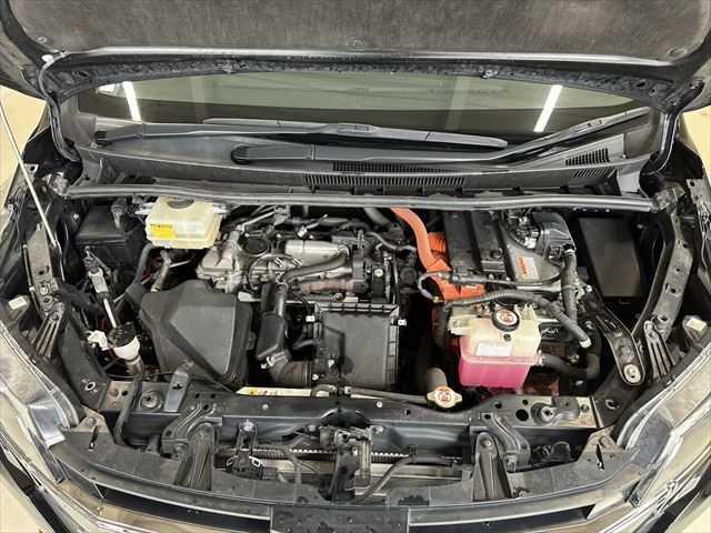 TOYOTA NOAH HYBRID SI WxB