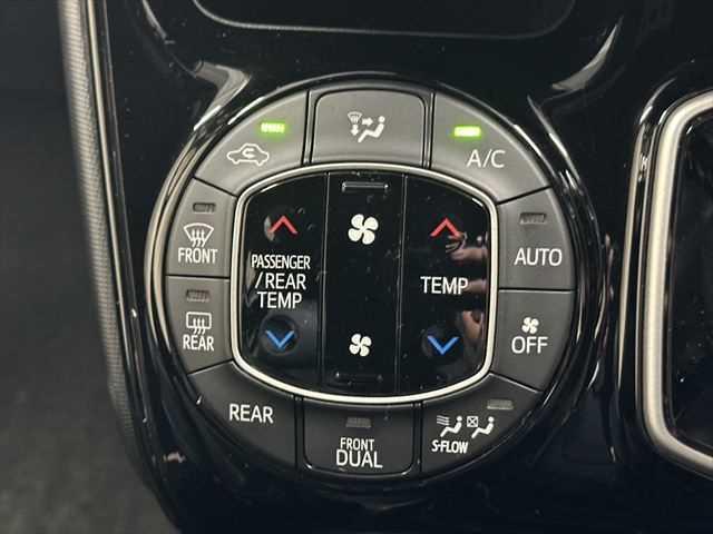 TOYOTA NOAH HYBRID SI WxB