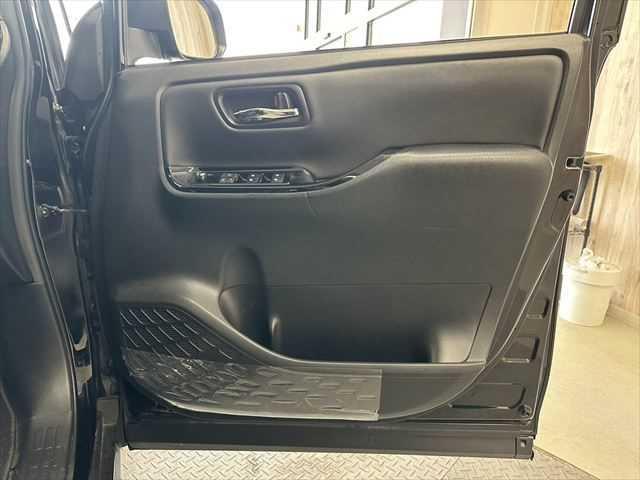 TOYOTA NOAH HYBRID SI WxB