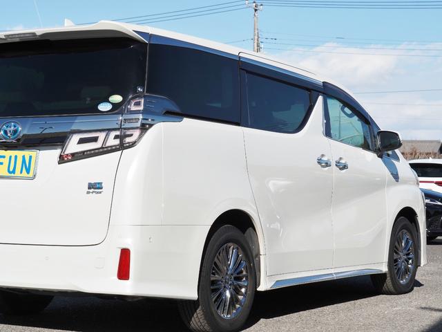 TOYOTA VELLFIRE HYBRID EXECUTIVE LOUNGE Z