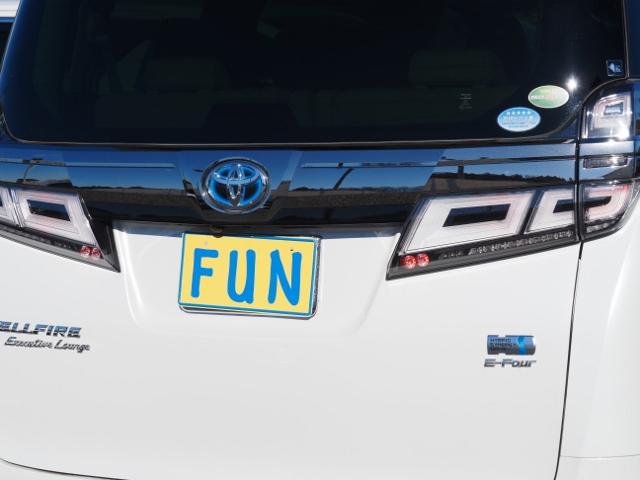 TOYOTA VELLFIRE HYBRID EXECUTIVE LOUNGE Z