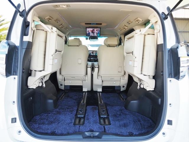 TOYOTA VELLFIRE HYBRID EXECUTIVE LOUNGE Z
