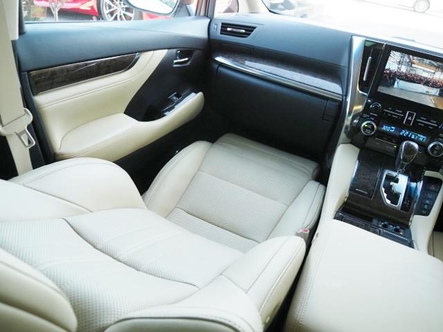 TOYOTA VELLFIRE HYBRID EXECUTIVE LOUNGE Z